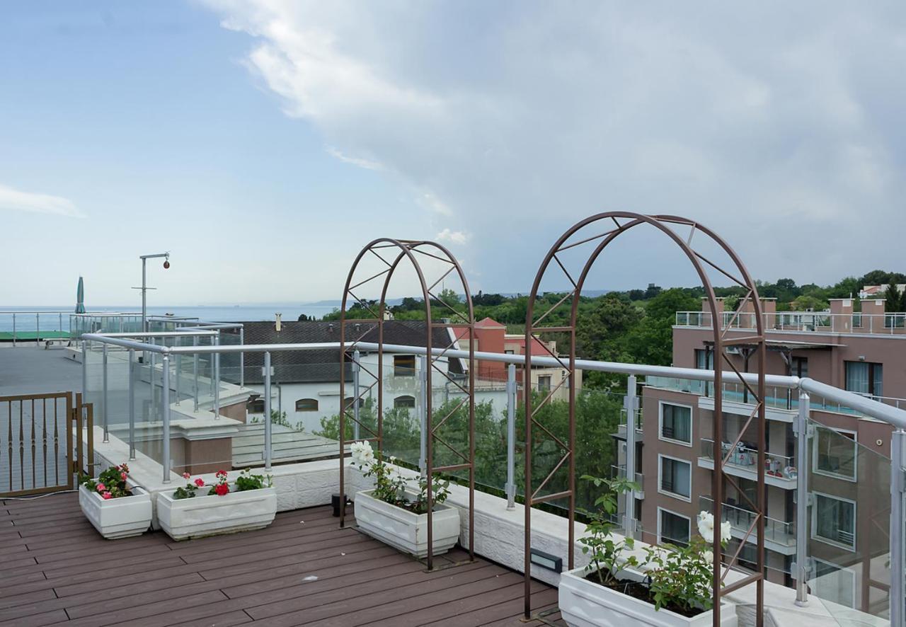 Under The Stars - Lux Penthouse With Pool And Terrace By Flat Mаnager Lägenhet Saints Constantine and Helena Exteriör bild